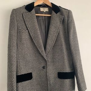 Beautiful vintage Valentino tweed/wool blazer with velvet collar & pockets